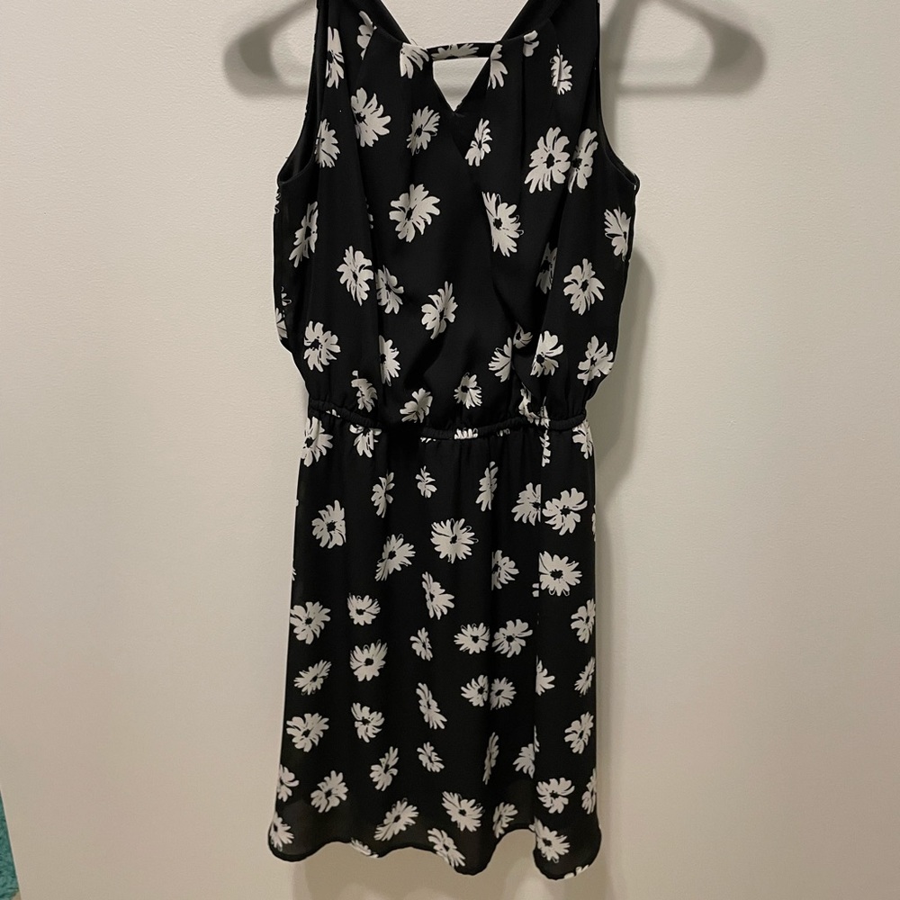 MAURICES dress with key hole, size XS (fits like S), black with white flowers